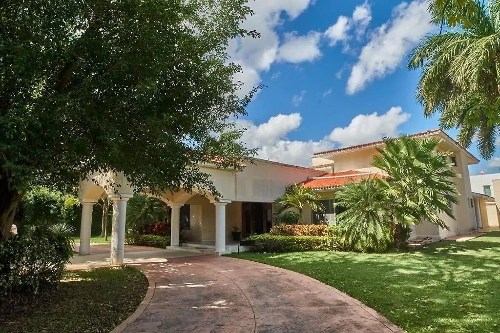 Profile 2 Villa Cancun