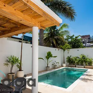 Vica Con Piscina En La Entrada De La Zona Hotelera Pensión